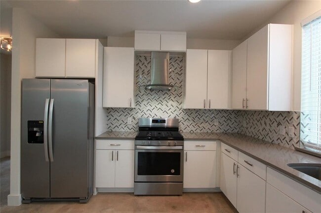 Building Photo - 1204 Cometa St