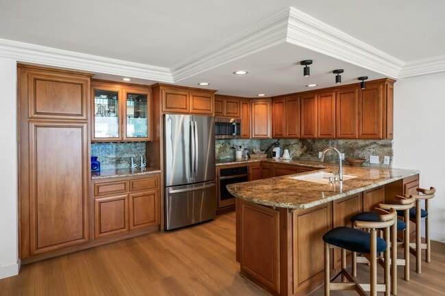 Building Photo - 721 Esplanade