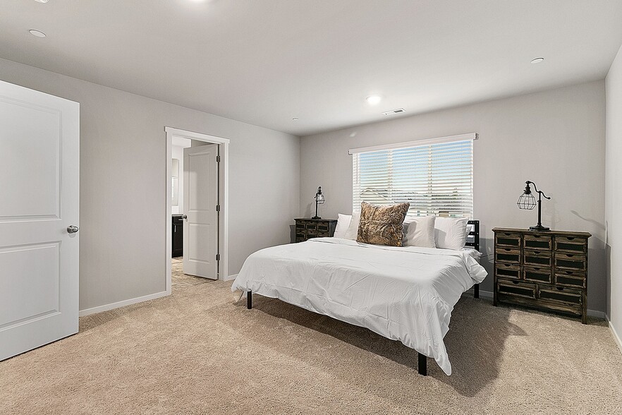 King master bedroom - 10715 186th Street Ct E