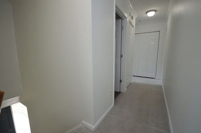 Building Photo - 404 Hanson Rd