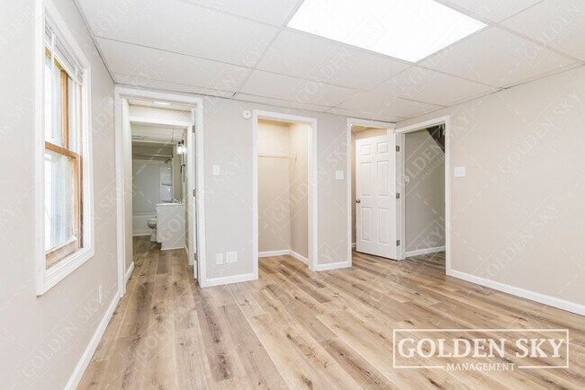 Building Photo - 306 N Mulberry St