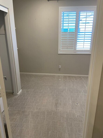 Building Photo - 5560 Kate Way