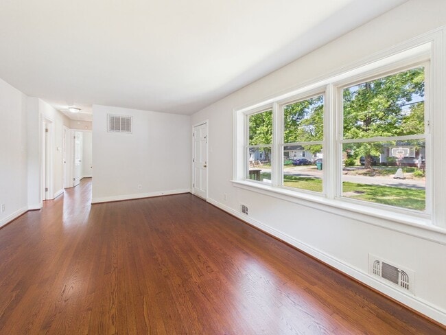 Building Photo - 955 Barlen Dr