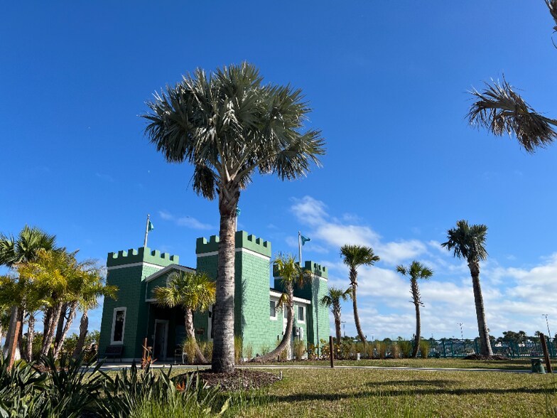 Building Photo - 1830 S Palmetto Ave