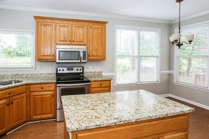 Building Photo - 9004 Mapledale Ct