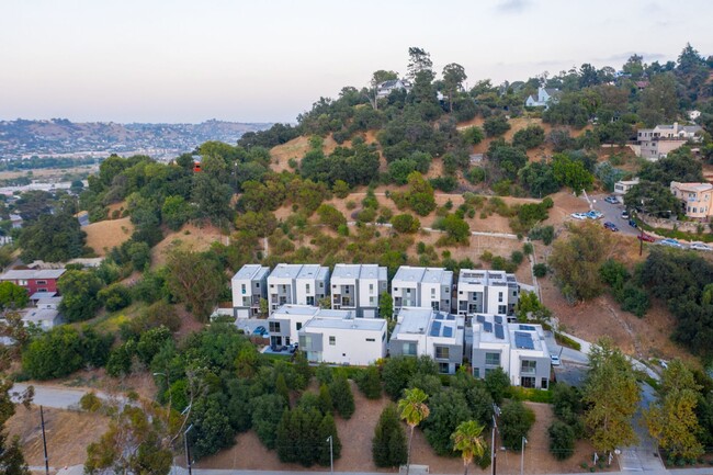 Building Photo - Gorgeous Home in the Elysian Valley Hills ...