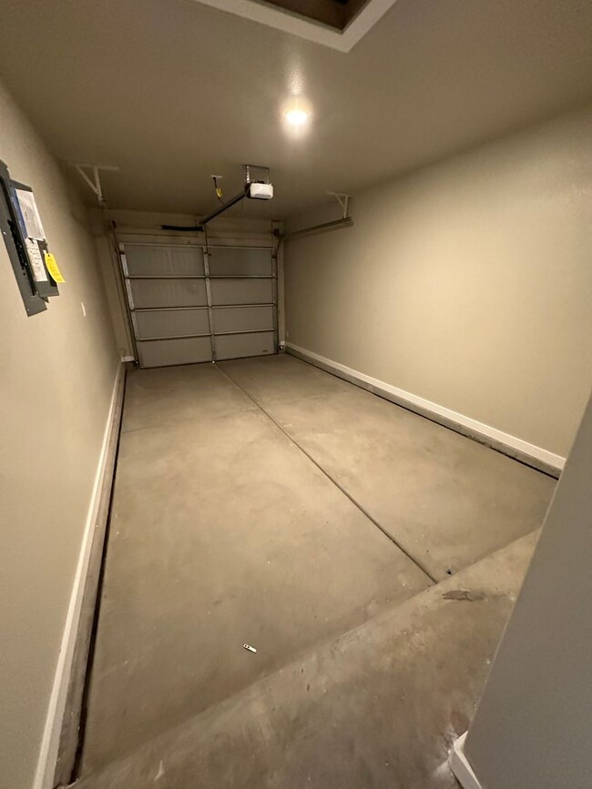 Building Photo - New townhome for rent