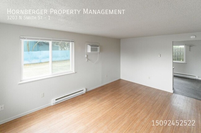 Building Photo - Spacious 2 Bed 1 Bath Apartment on The Nor...