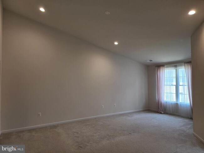 Building Photo - 25020 Cambridge Hl Ter