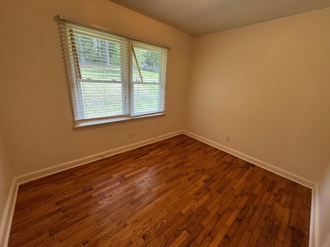 Building Photo - Cozy 3/1 House in East Rome- $1,495