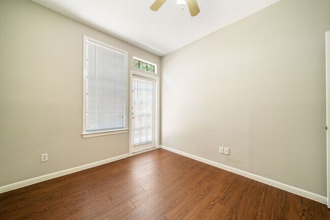 Building Photo - UT PRE-LEASE: 2 BD / 2 BA