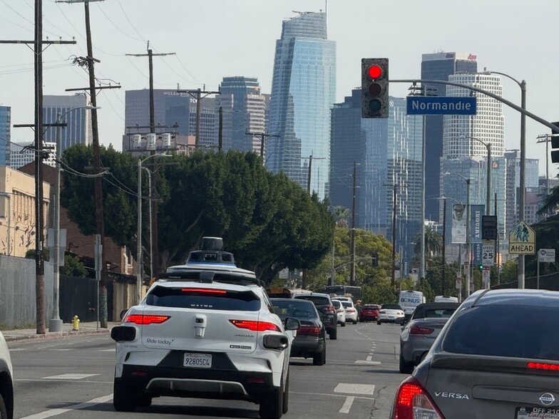 Building Photo - 1667 S Westmoreland Blvd