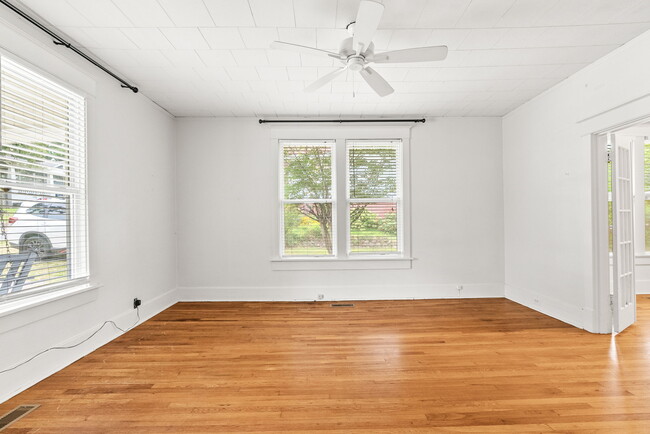 Building Photo - 4905 Lee Ave