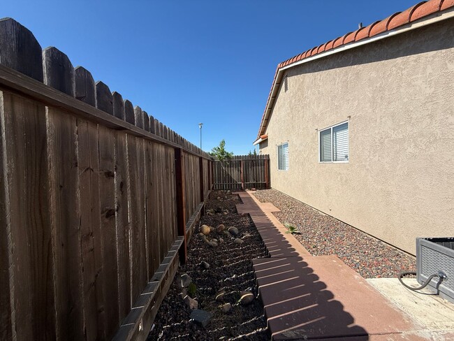 Building Photo - Charming 3 bedroom, 2 bathroom home locate...