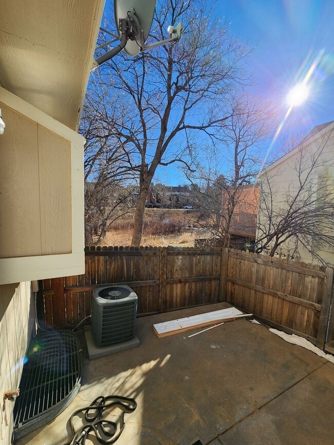 Building Photo - Beautiful Townhome at Monterey Community in Centennial!