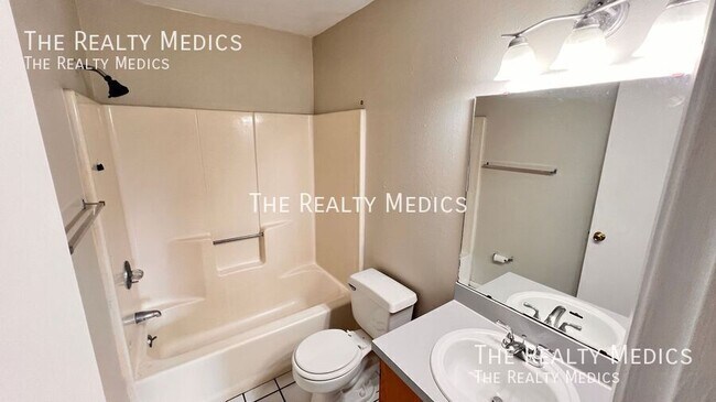 Building Photo - 3257 Dudley Dr