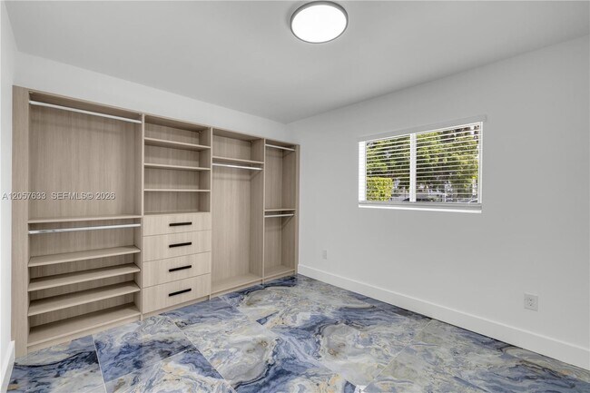 Building Photo - 10350 SW 48th St