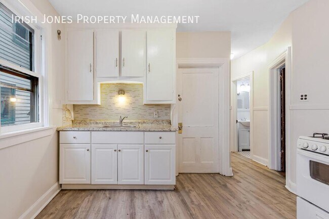 Building Photo - 104 Grote St