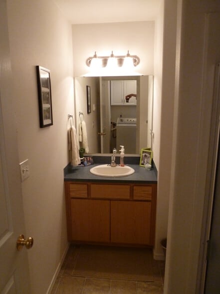 Downstair bath - 513 N Jefferson St