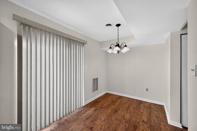 Building Photo - 137 Pointe Ridge Dr