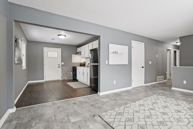 Building Photo - 439 Arlington Ave E