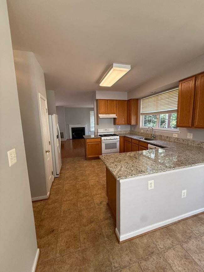 Building Photo - 5106 Higgins Dr