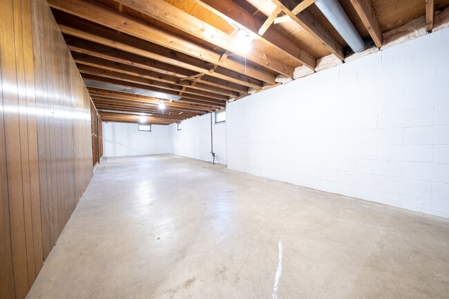 Building Photo - 10606 Yosemite Rd
