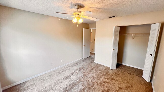 Building Photo - Available NOW! Charming 2 BD / 2 BA in Orl...