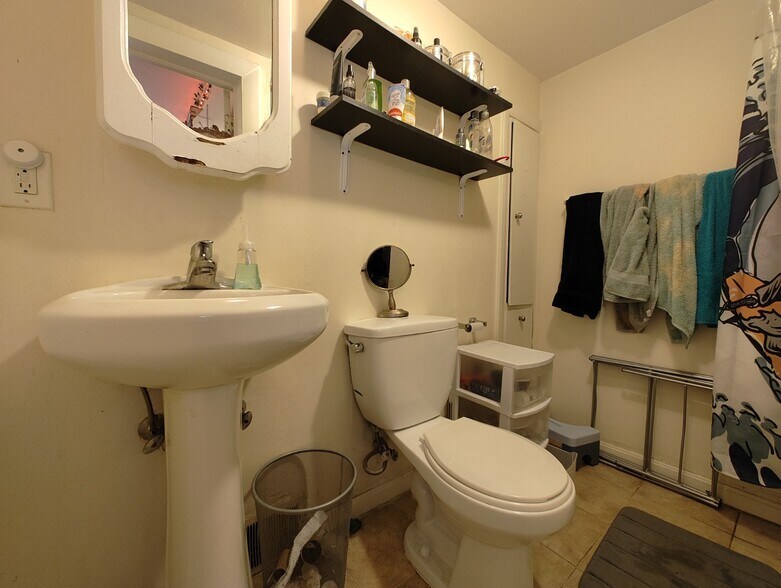 Building Photo - 11 Medford St