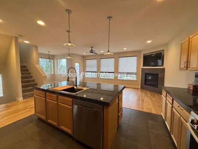 Building Photo - 1320 Thompson St