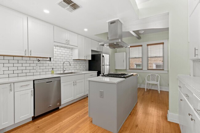 Building Photo - 526 Pershing Ave