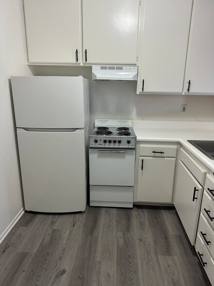 Building Photo - La Verne Senior Apartments