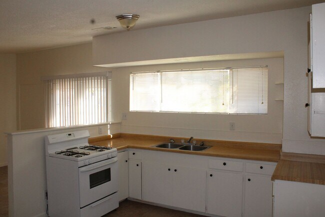 Building Photo - 2528 Irwin Rd