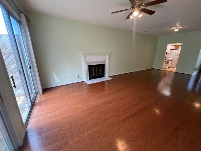 Building Photo - 833 Gas Light Ln