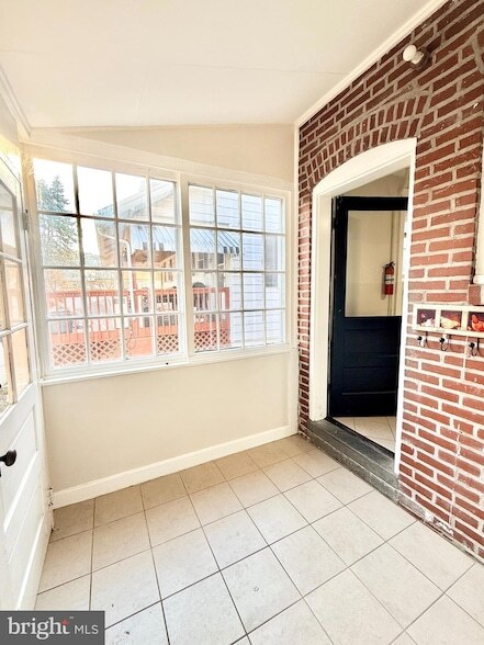 Building Photo - 1203 Cherry St