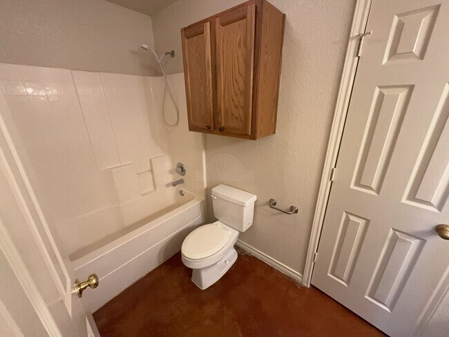 Building Photo - 2105 Charleston Ct