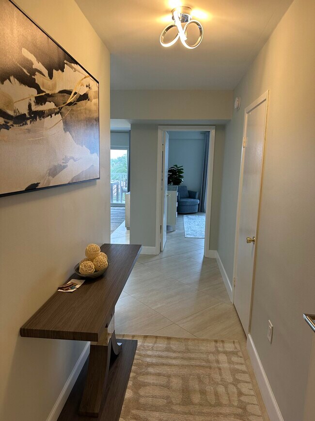 Primary Photo - 170 N Ocean Blvd