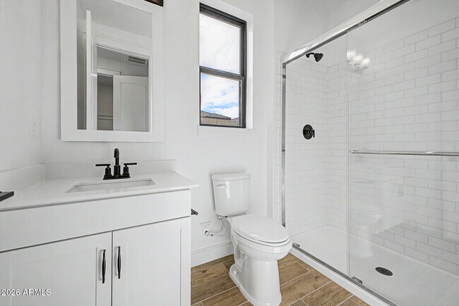 Building Photo - 1131 E Yellowstone Pl