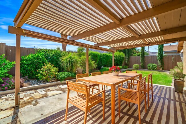 Building Photo - 51550 Avenida Mendoza