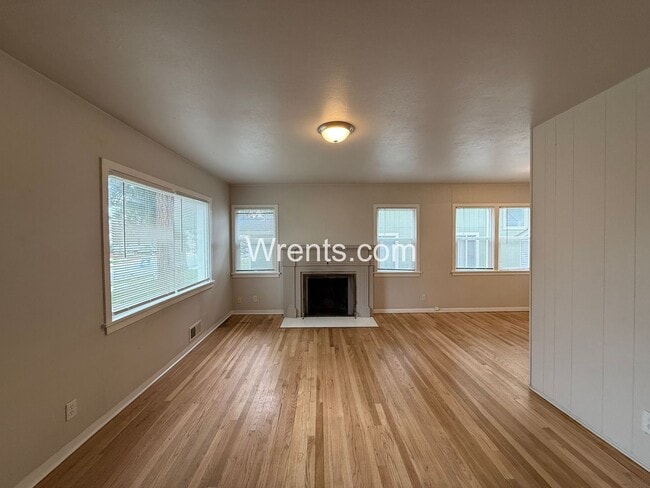 Building Photo - Charming South Hill Home with Flexible Living Space - Coming soon!