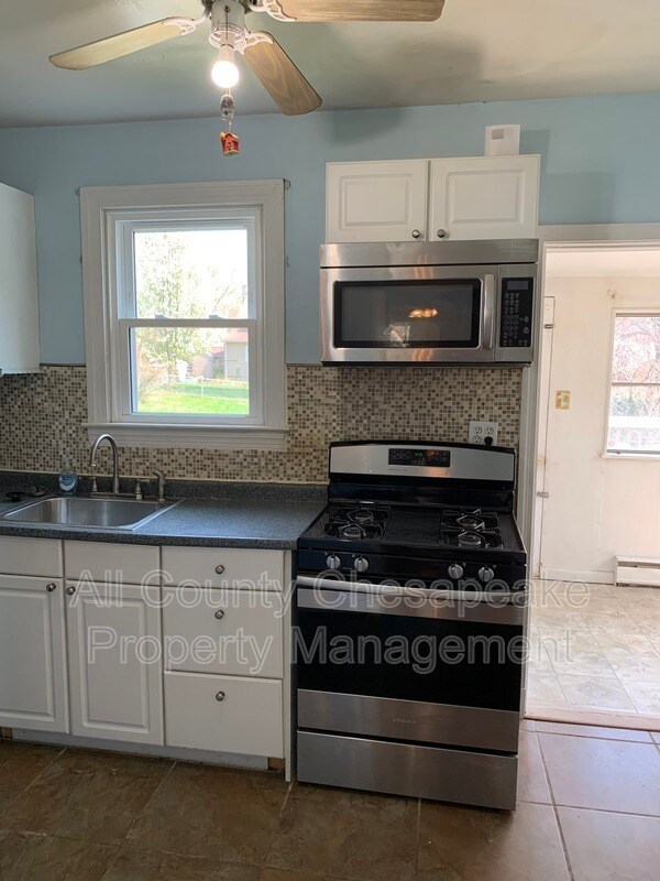 Building Photo - 5825 Westwood Ave