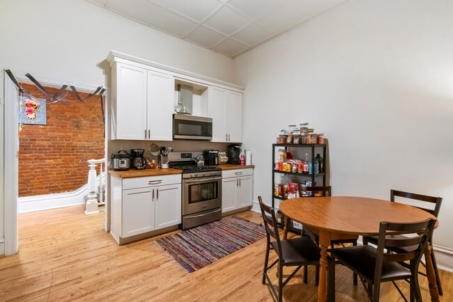 Building Photo - 2120 E Carson St