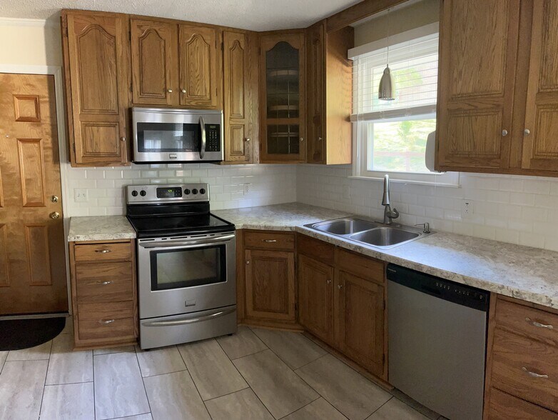 Building Photo - 232 Shawn Dr