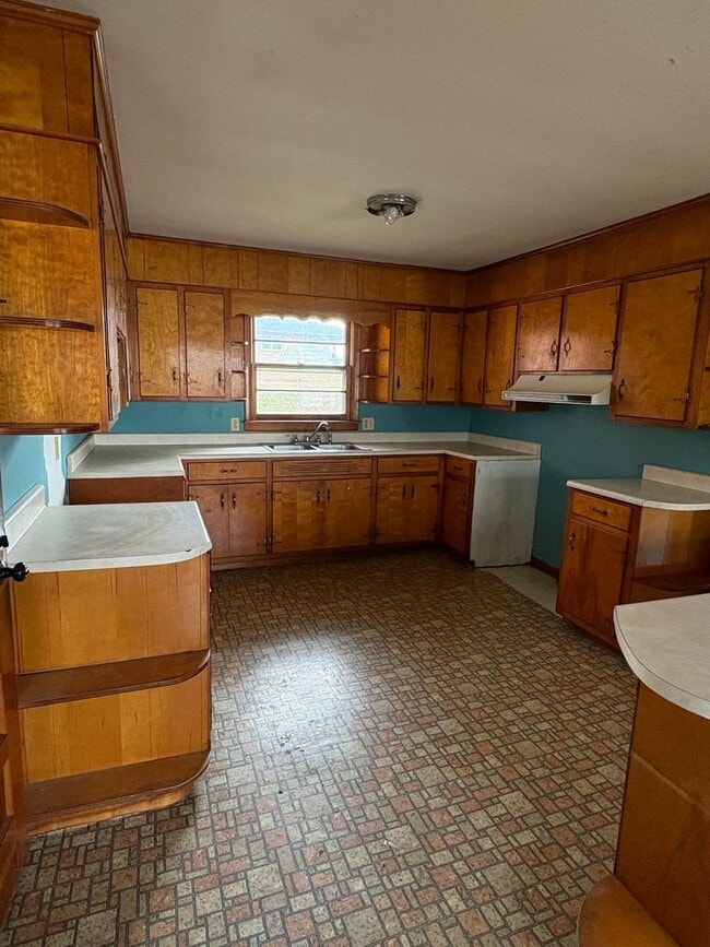 Building Photo - Comfortable Small-Town Living