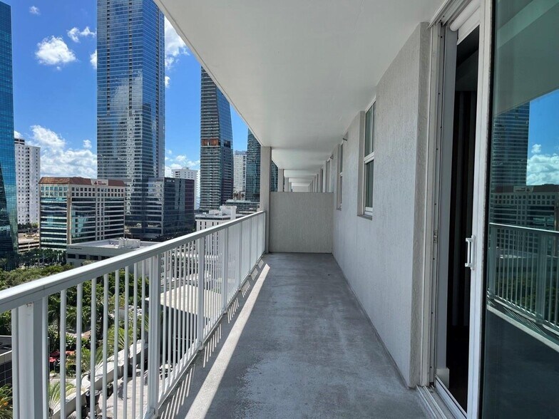 Building Photo - 1250 S Miami Ave