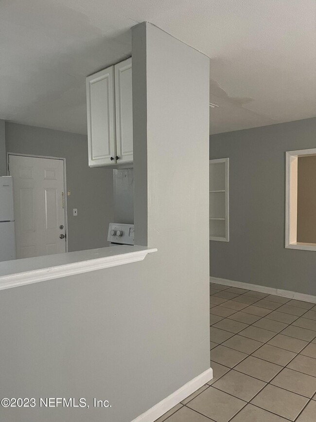 Building Photo - 5467 Windermere Dr