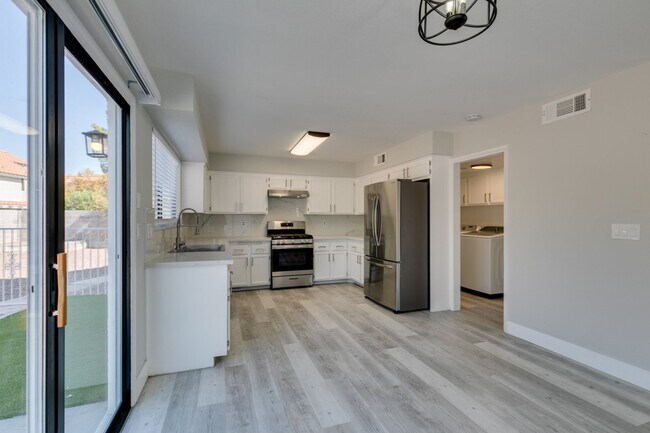 Building Photo - 3-Bedroom Dream Home in Green Valley