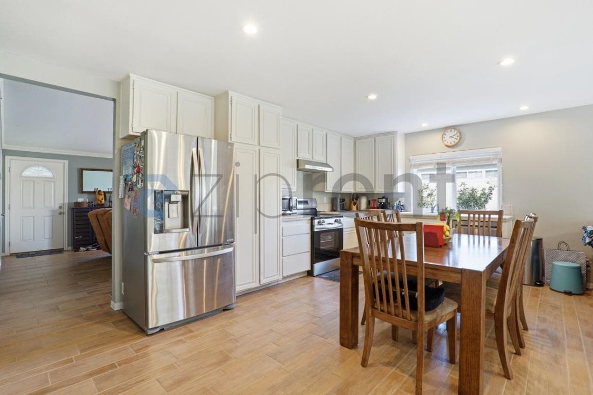 Building Photo - 2134 Latham St