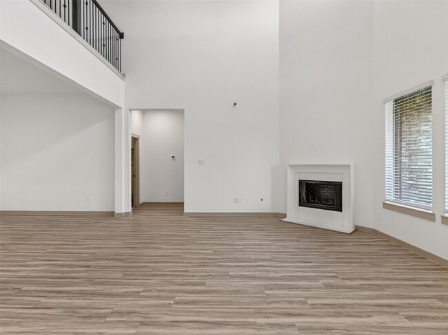 Building Photo - 818 Kingwood Dr