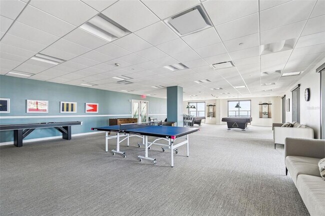 Building Photo - 1 Beach Dr SE